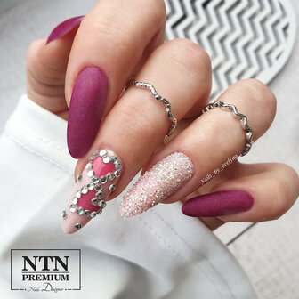 hybride gellak fuchsia roze voorbeeld op nagels