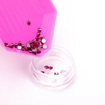 inclusief opvangbakje voor nagel steentjes, strass steentjes en diamantjes.