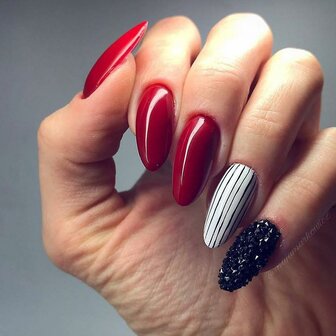 dieprode gellak op nagels