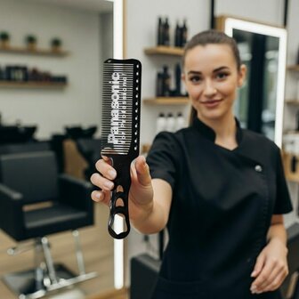 YS Park tondeusekam in kapsalon