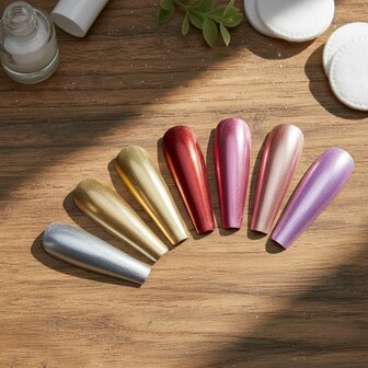 zilver, goud, rood, fuchsia, oudroze en lila chrome kleuren op nagels