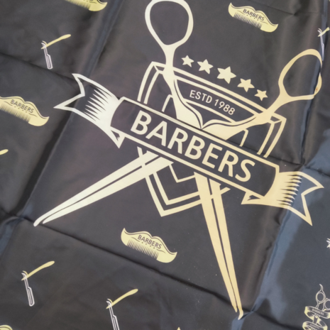 kapmantel met barber opdruk in close up