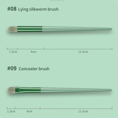 lying silkworm brush en concealer brush