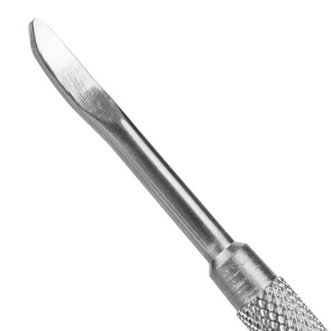 cuticle pusher detail verwijderen gellak en schoonmaken nagels.
