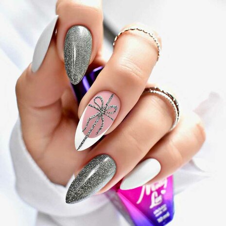 grijze nail art nagels met glitters