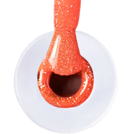 oranje gellak in potje en kwastje met kleurendetails.