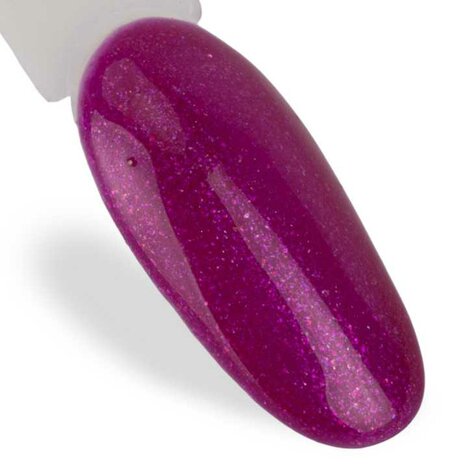 Paarse gellak met glitters kleurendetails op nageltip.