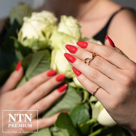 klassiek rode gellak op nagels