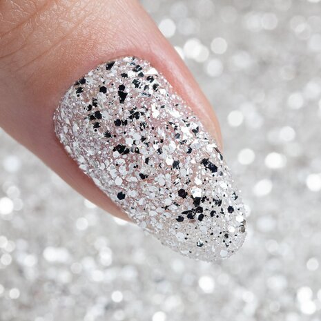 zilver witte confetti nagelglitters aangebracht als een Princess Nails look